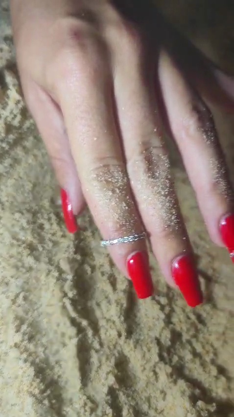 The recovered diamond wedding ring slipped onto a sandy finger on Praia da Falésia at night, moments after it was found